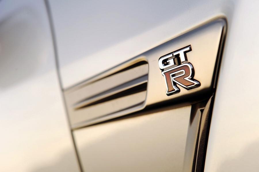  Nissan GT-R 2010 года  (фото 34 из 44)